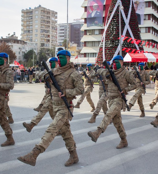 Türk askeri geçit töreni
